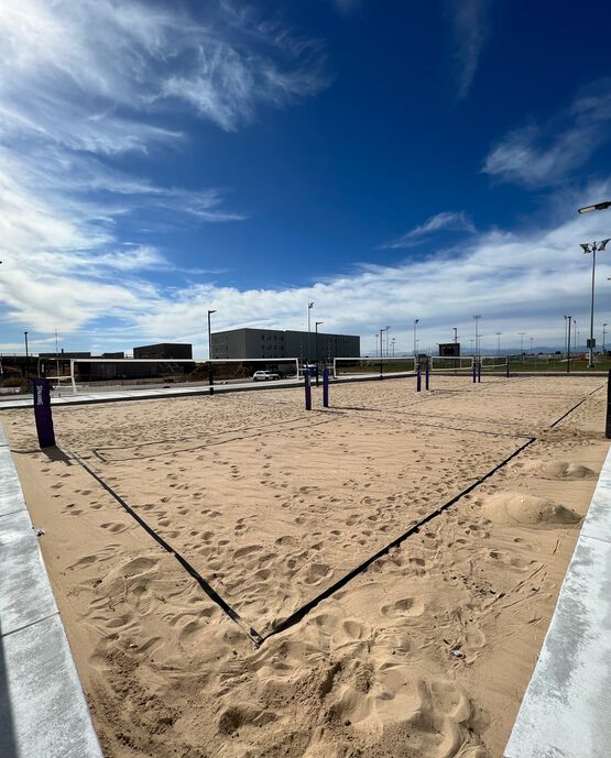 ONE-COURT BEACH VOLLEYBALL SYSTEM WITH SAND ANCHOR