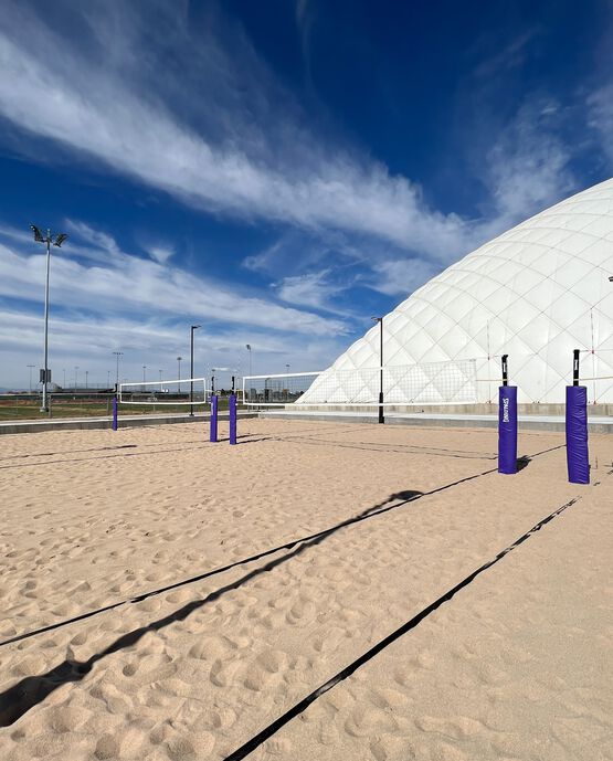 ONE-COURT BEACH VOLLEYBALL SYSTEM WITH SAND ANCHOR